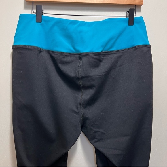 Torrid Black & Blue Cropped Leggings Activewear Size 2x - Picture 6 of 9
